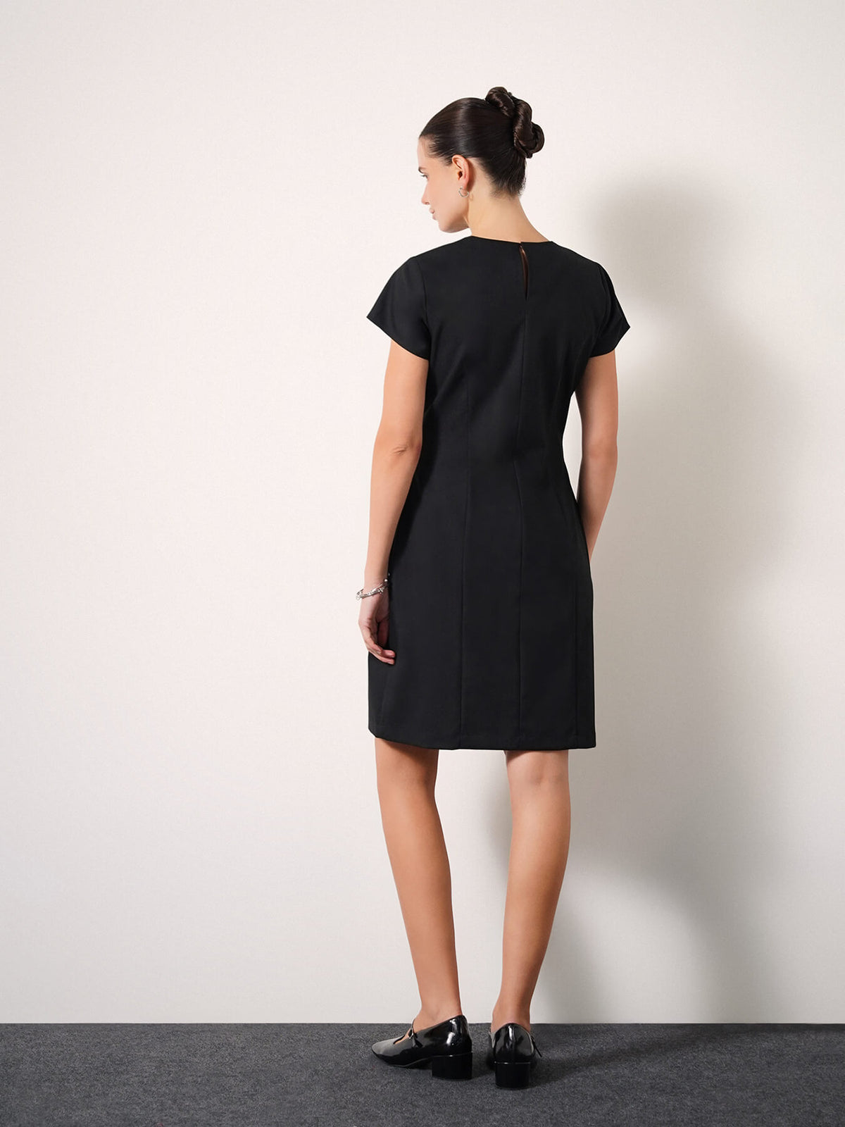 Round Neck A-line Dress - Black