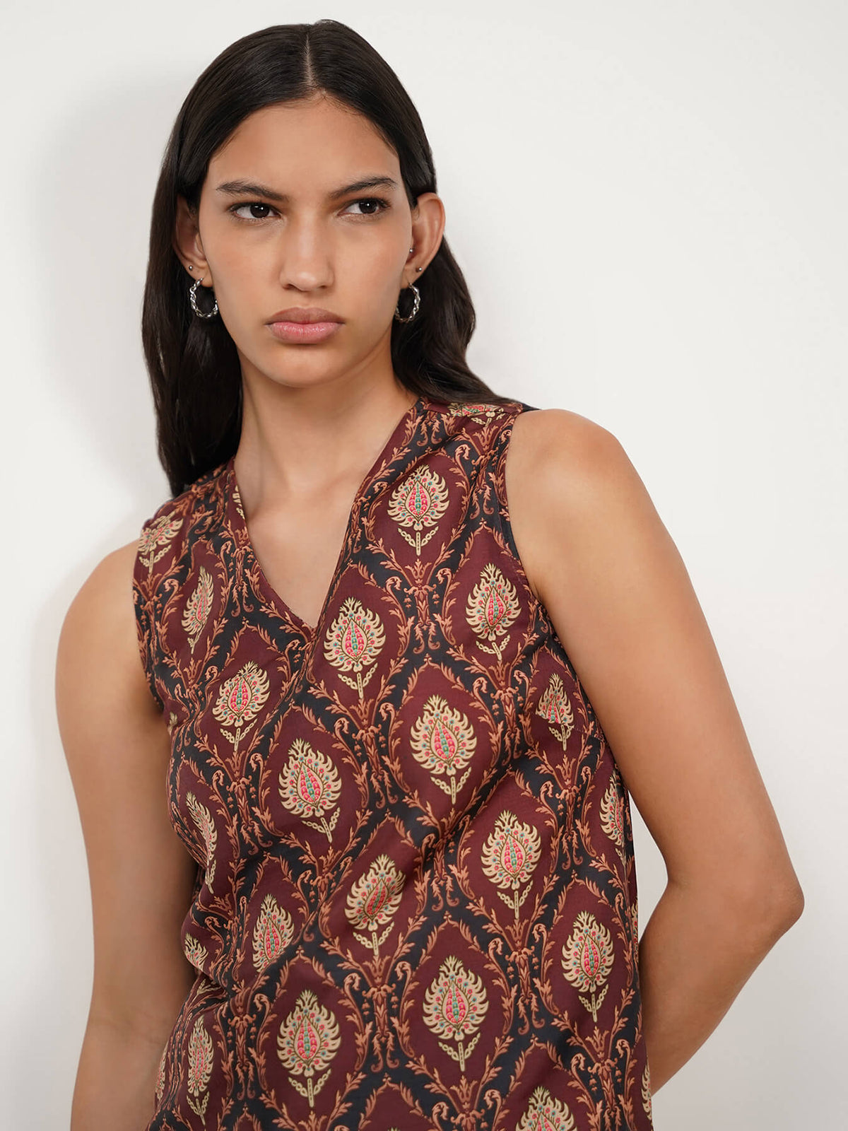V-neck Paisley Print Top - Brown