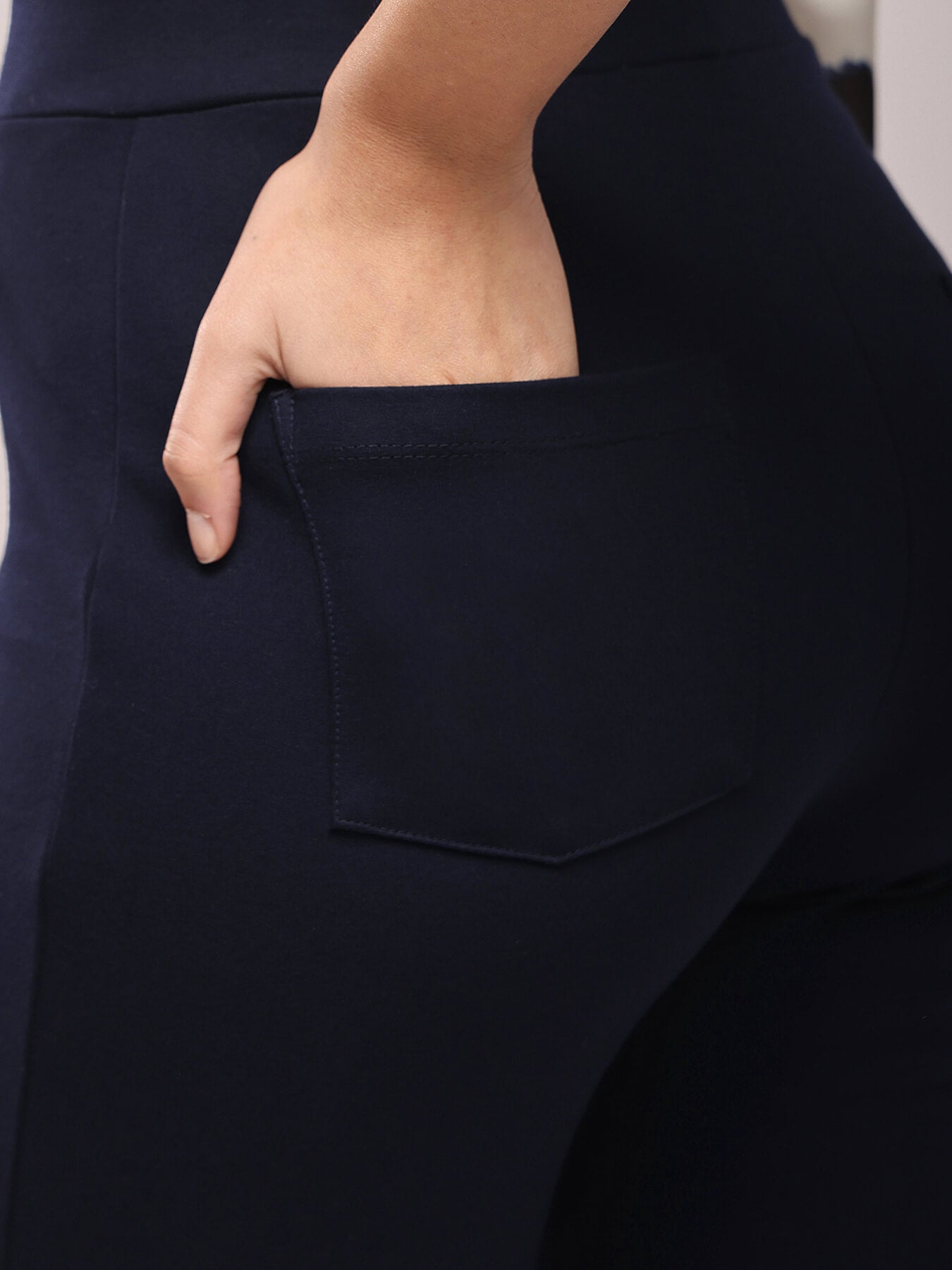 LivIn Bootcut Pants - Navy
