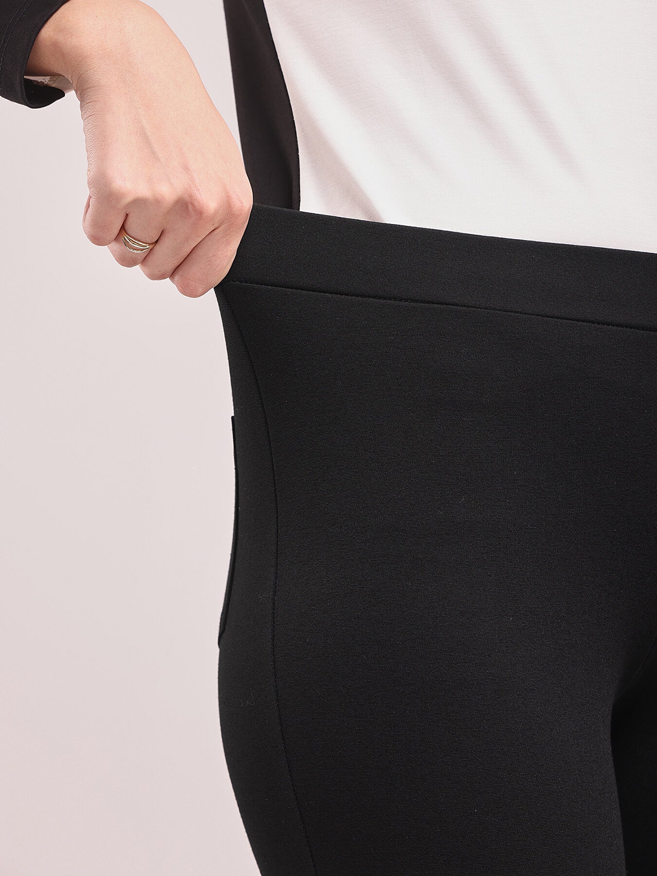 LivIn Skinny Pants - Black