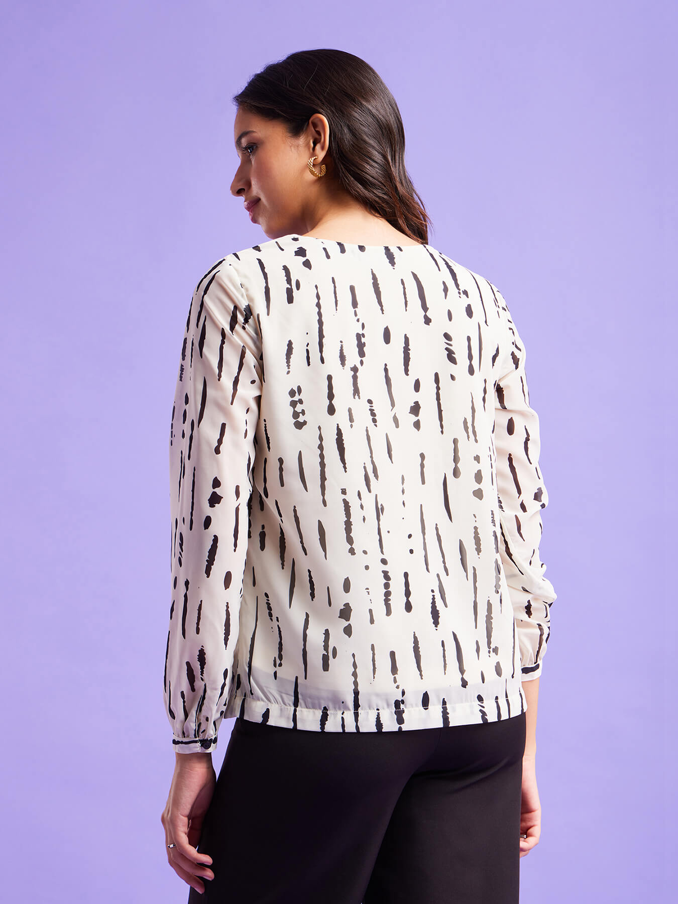 Abstract Print V Neck Top - Off White And Black