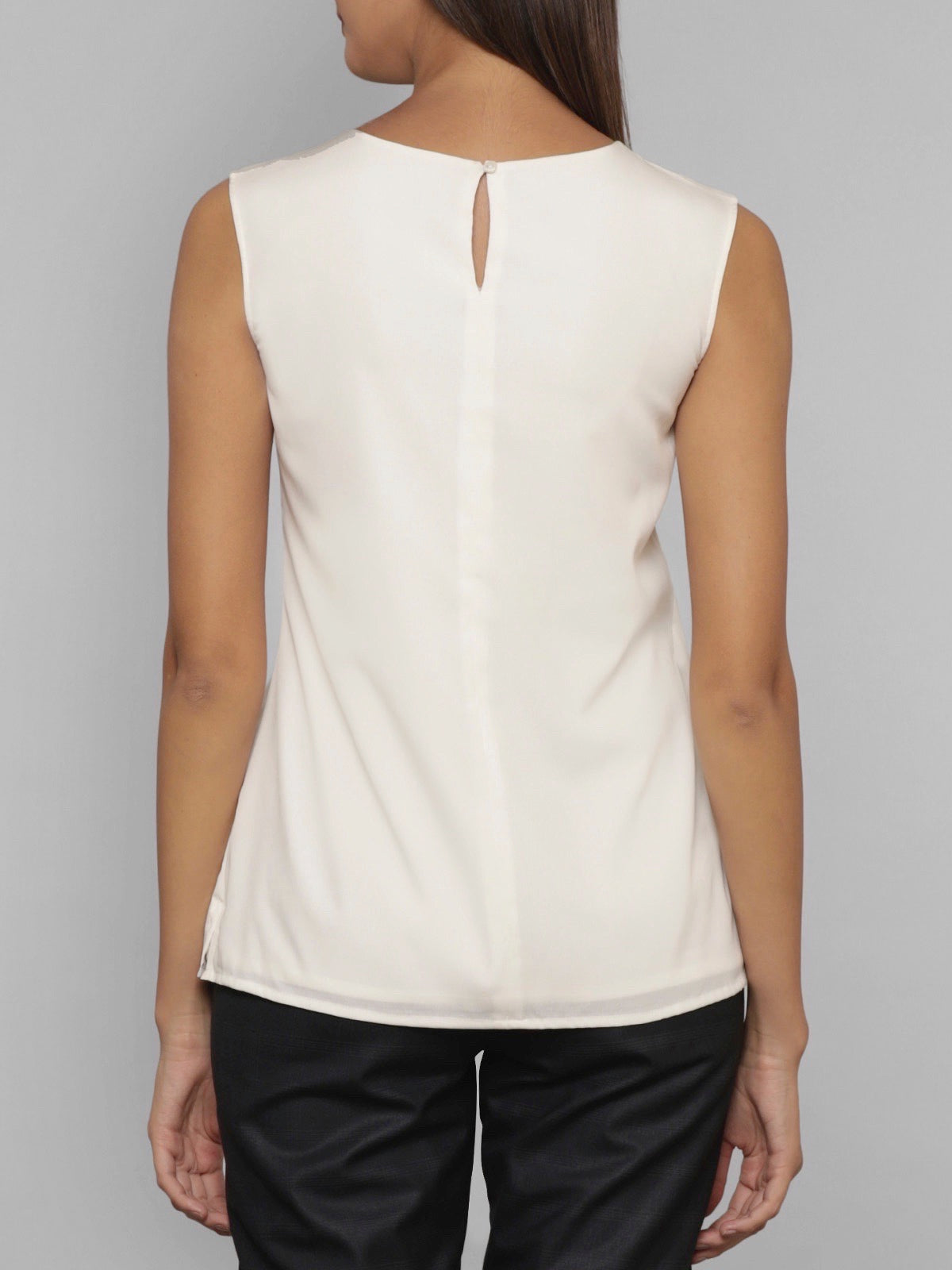 Round Neck Top With Pleat Details - Off White