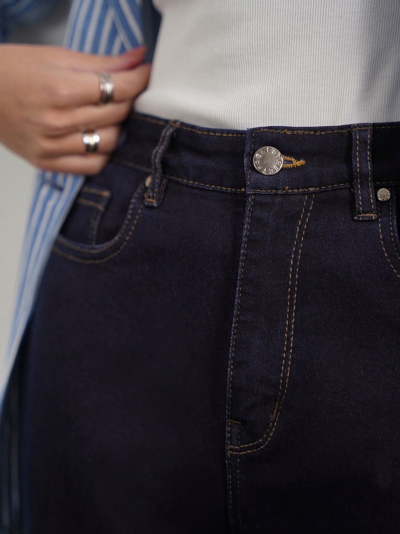 Mom Fit Jeans - Navy Blue