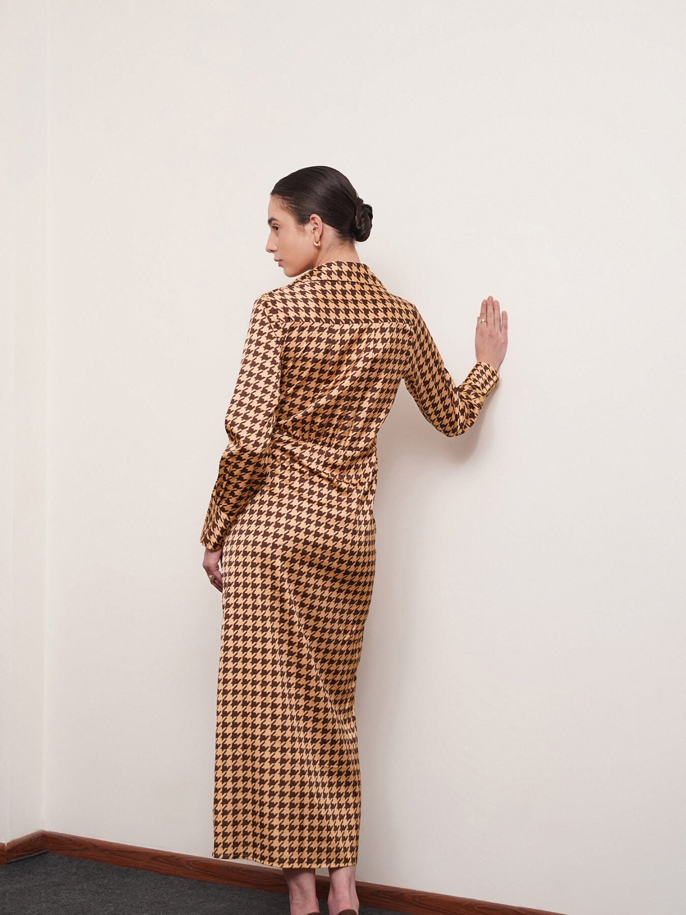 Satin Houndstooth Print Wrap Dress - Brown And Gold