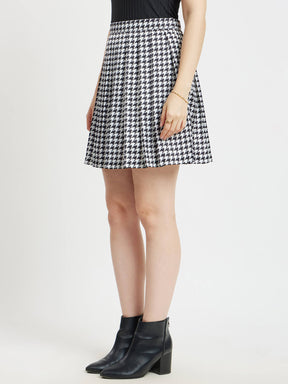 Satin Houndstooth Print Pleated Skirt - Black And White