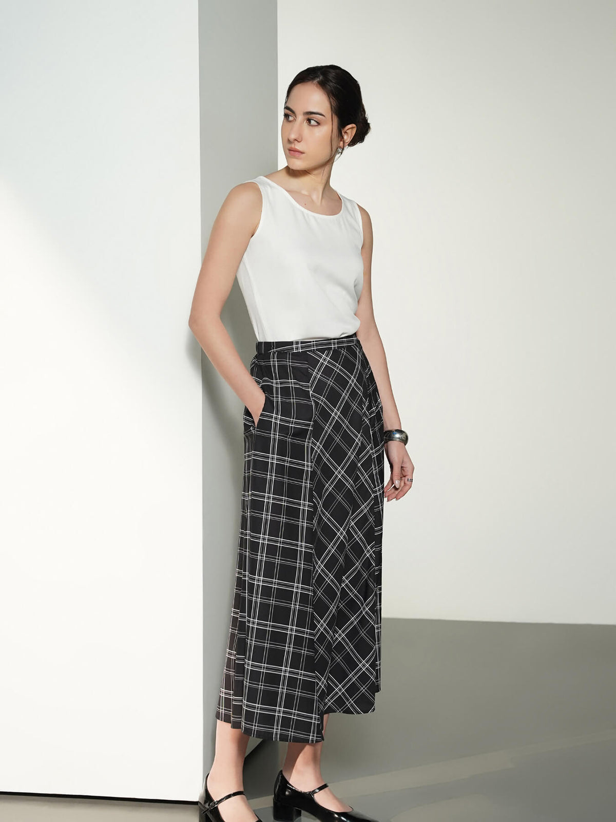 Flared Plaid Midi Skirt - Black