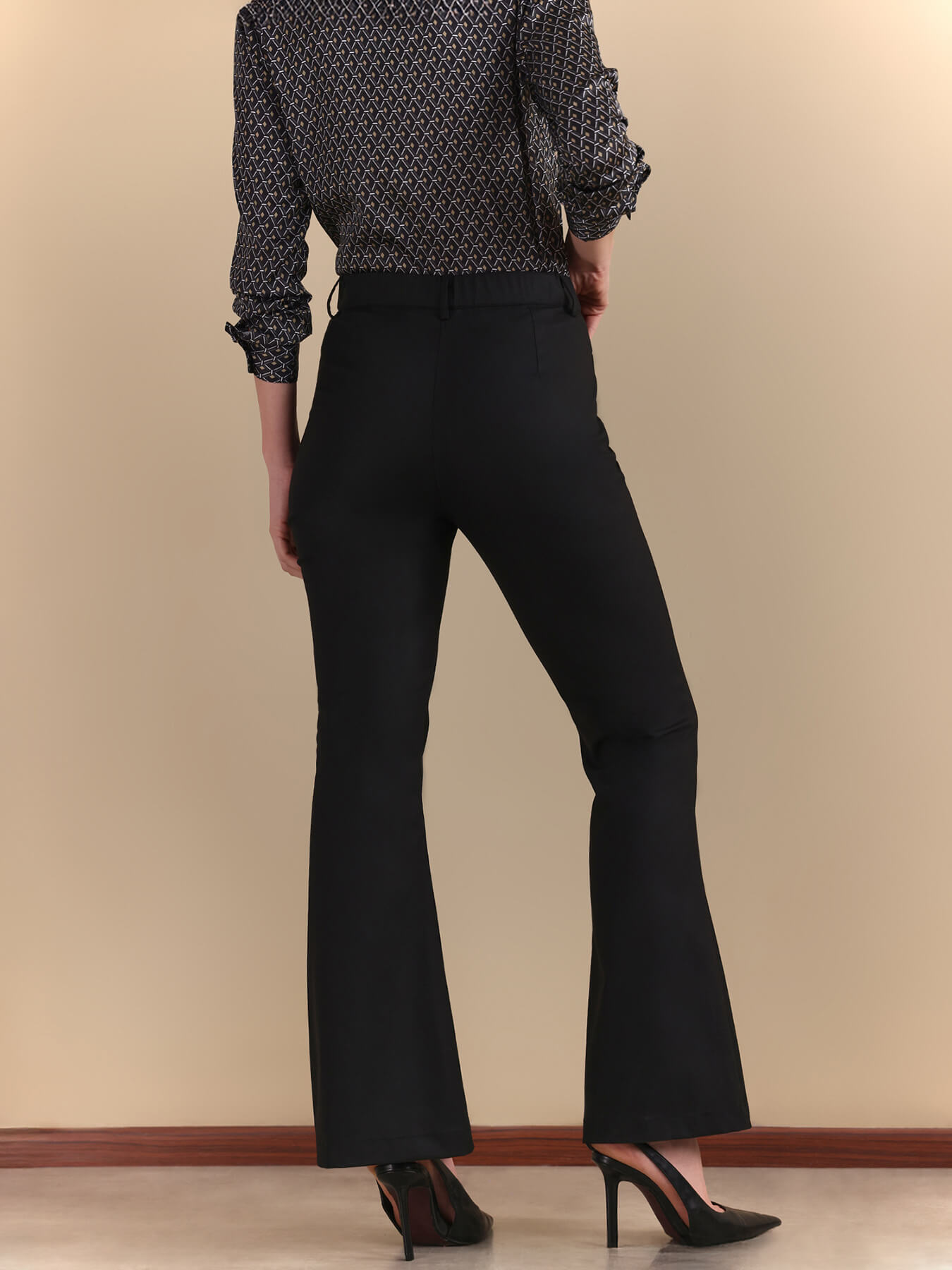 Flared Mid Rise Trousers - Black