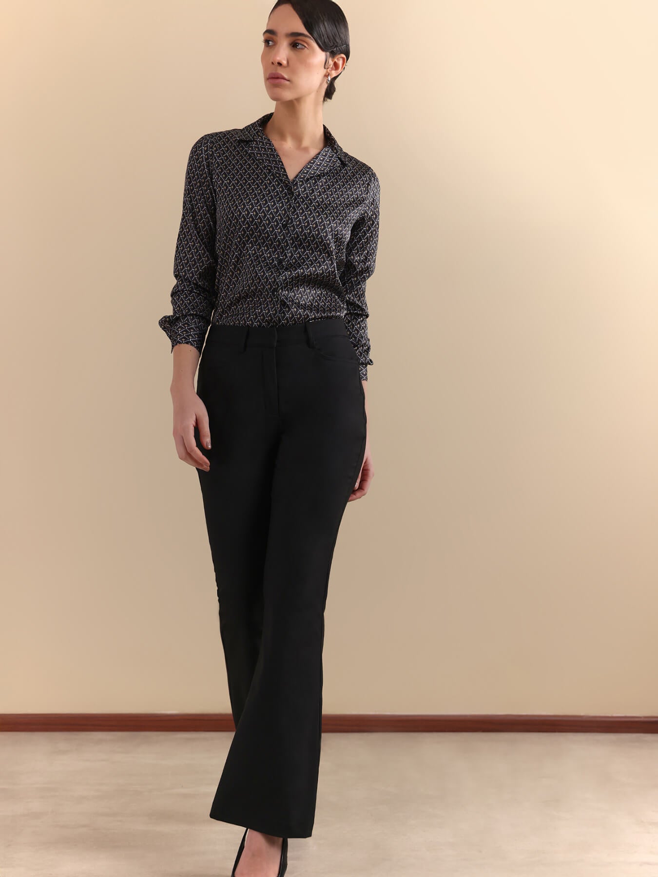 Flared Mid Rise Trousers - Black
