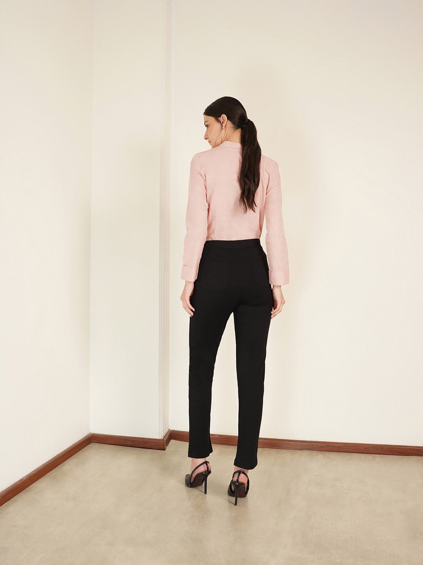 LivIn Air Straight Pants - Black