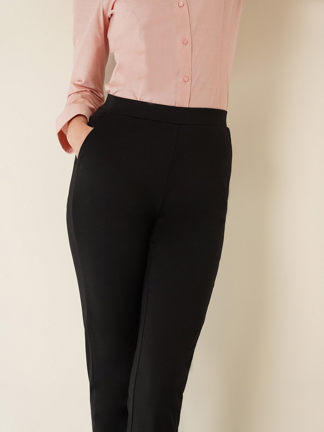 LivIn Air Straight Pants - Black