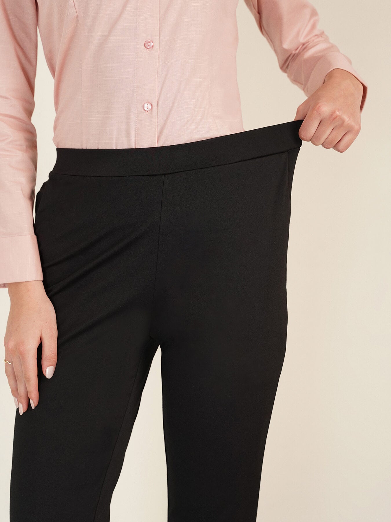 LivIn Air Straight Pants - Black