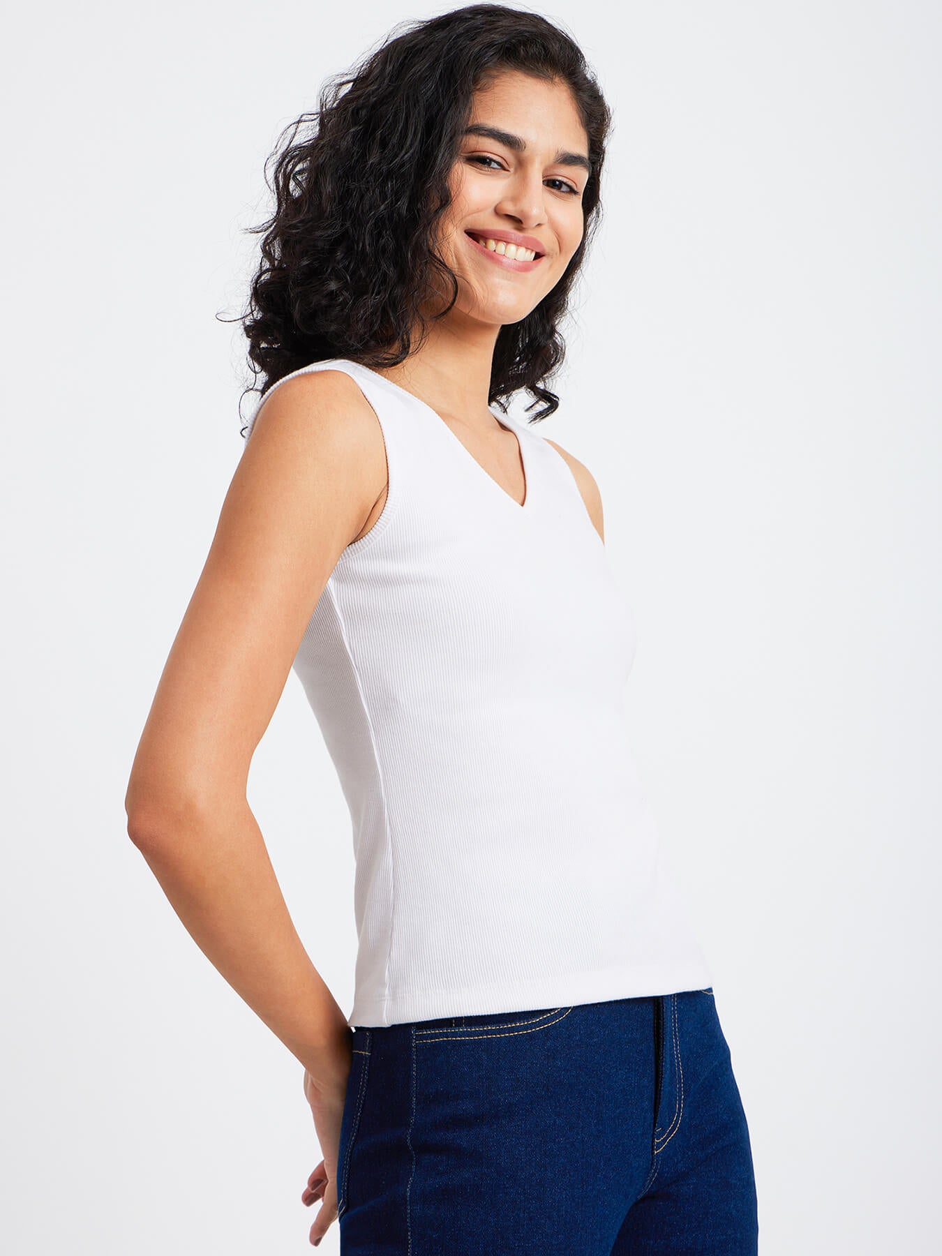 Stretchable V-Knitted Tee - White