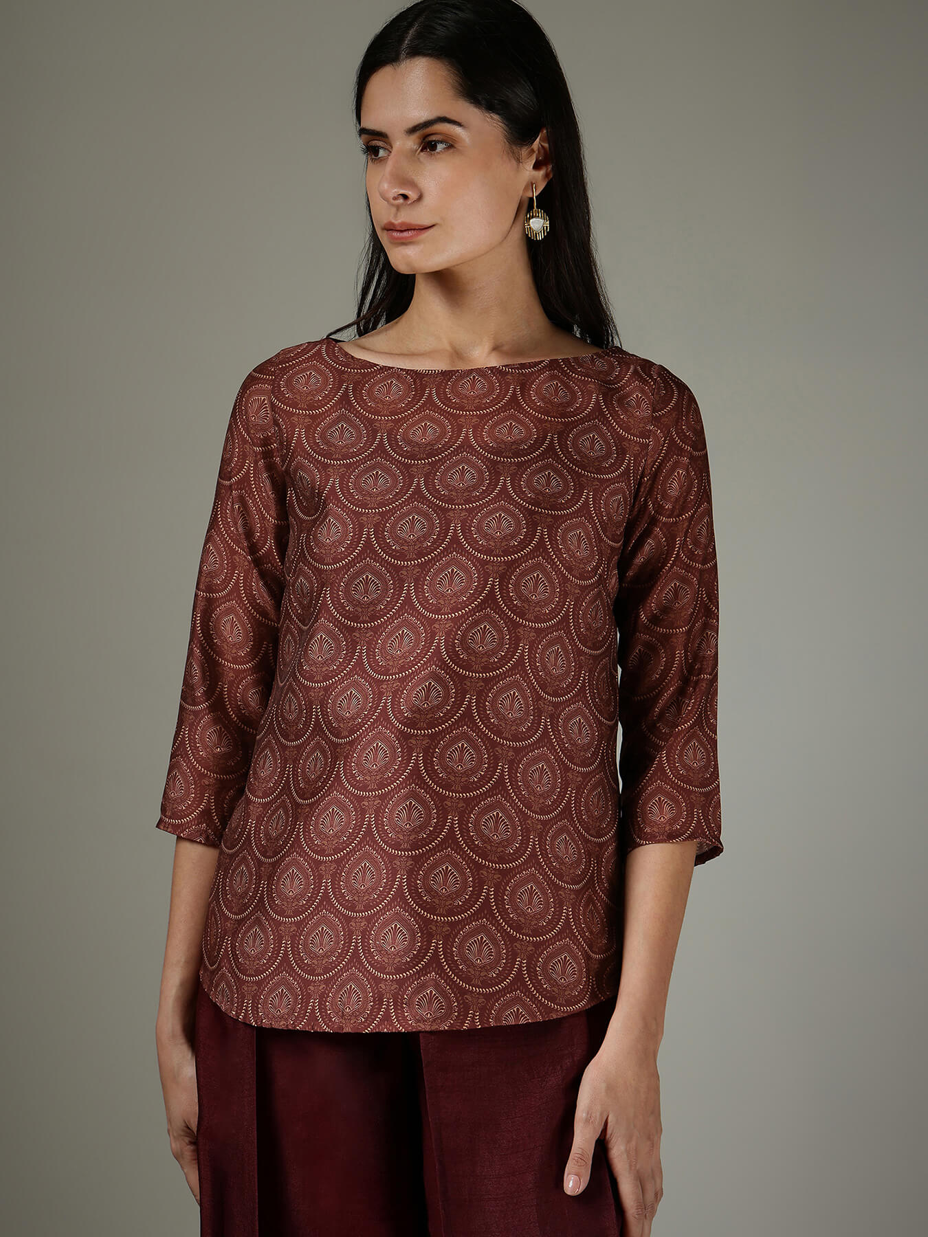 Boat-Neck Motif Top - Burgundy