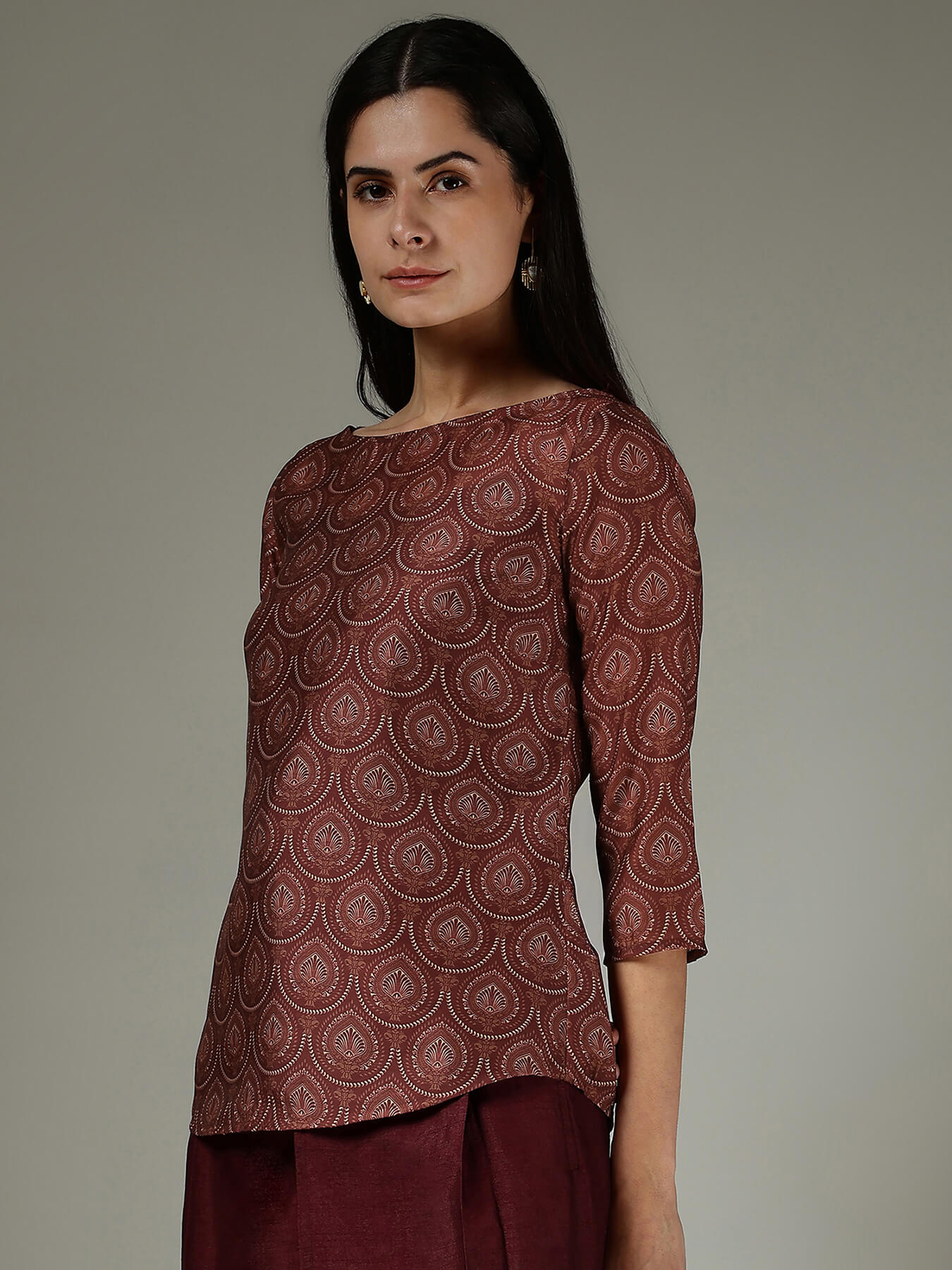 Boat-Neck Motif Top - Burgundy