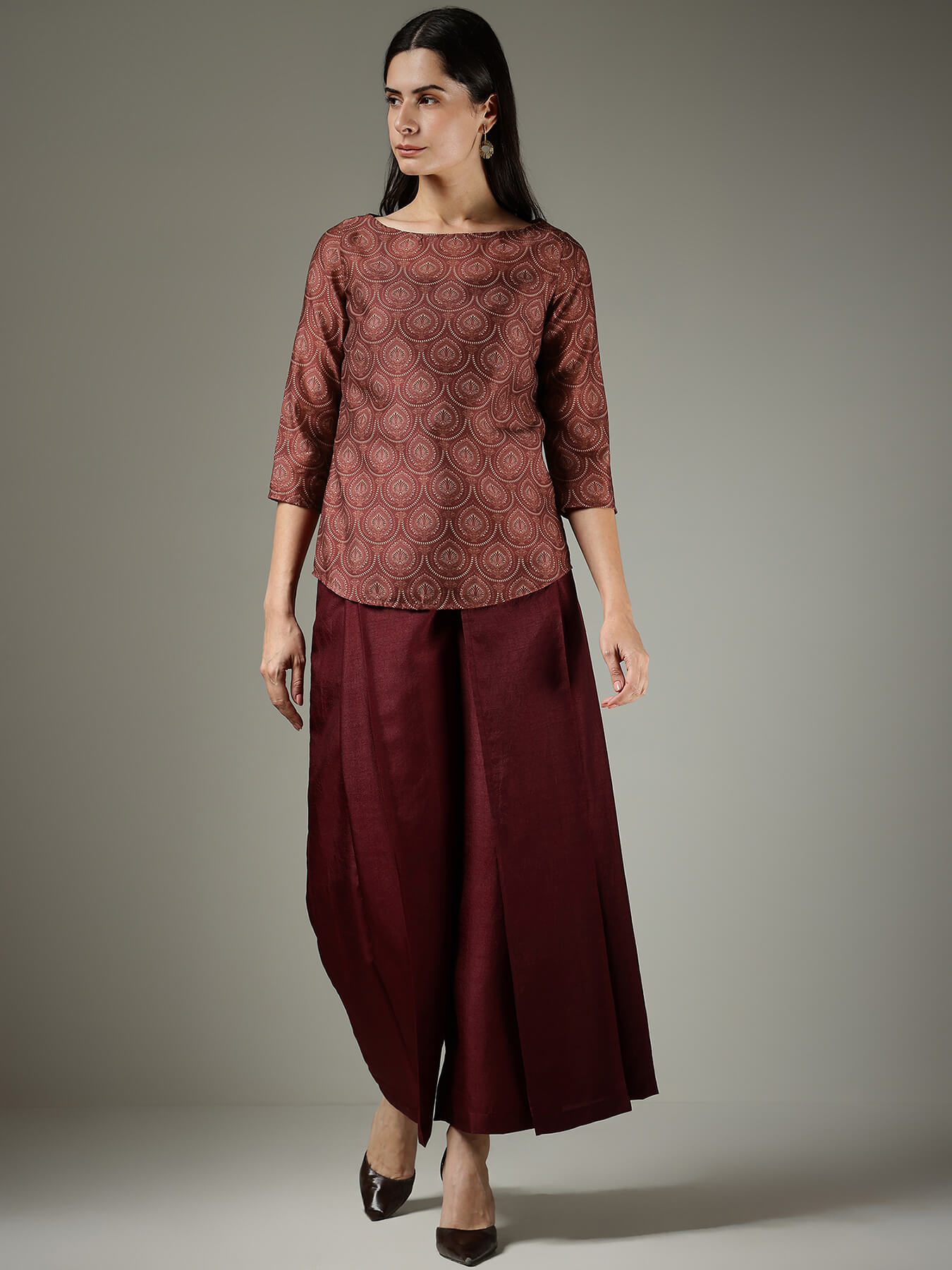 Boat-Neck Motif Top - Burgundy