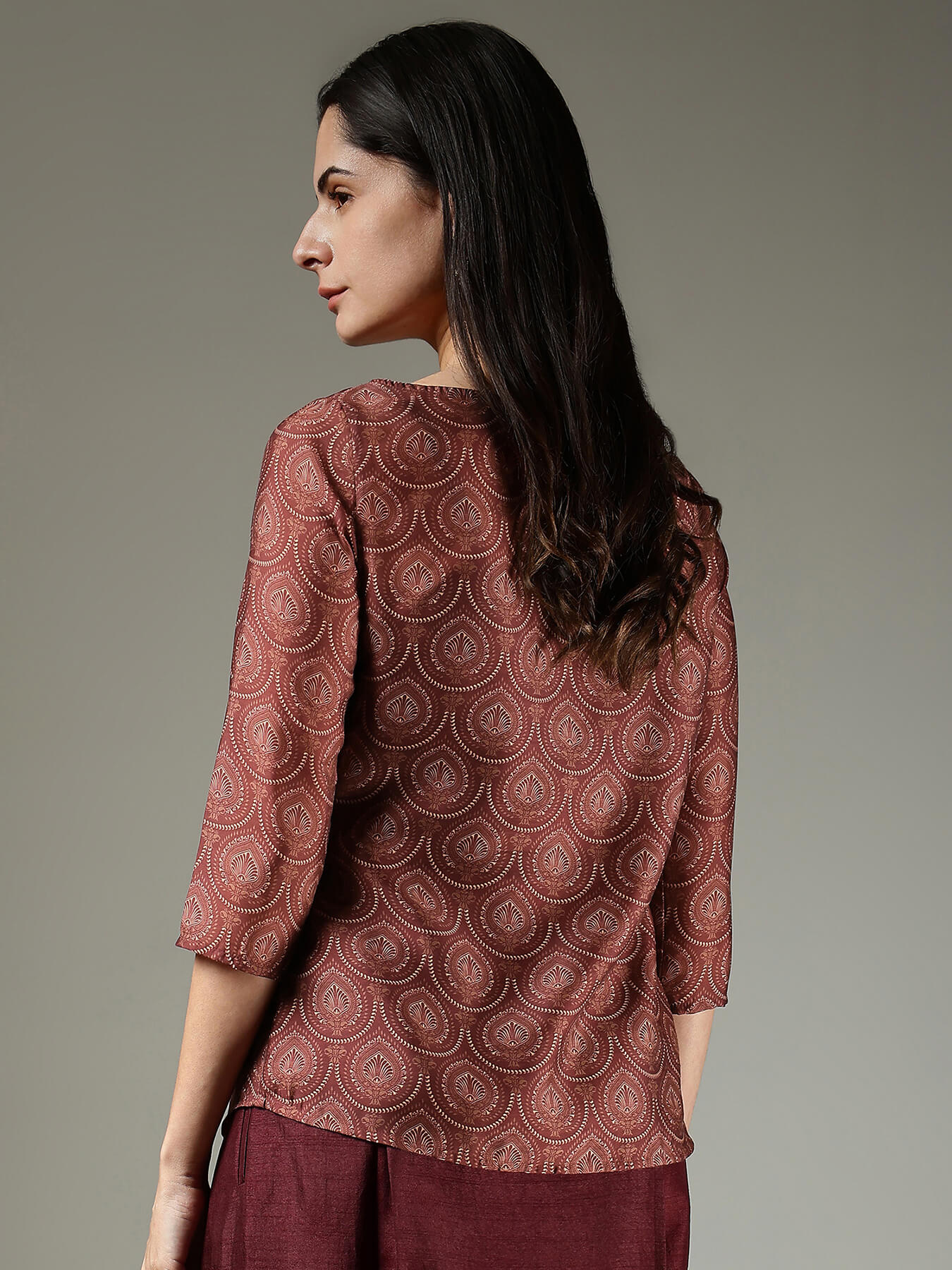 Boat-Neck Motif Top - Burgundy