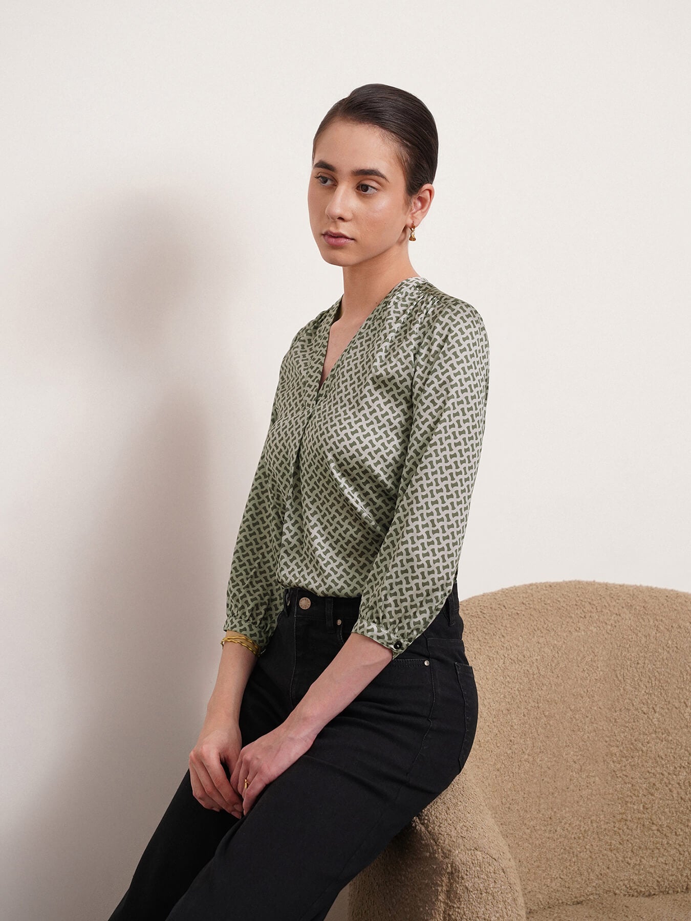 V Neck Geometric Print Top - Grey