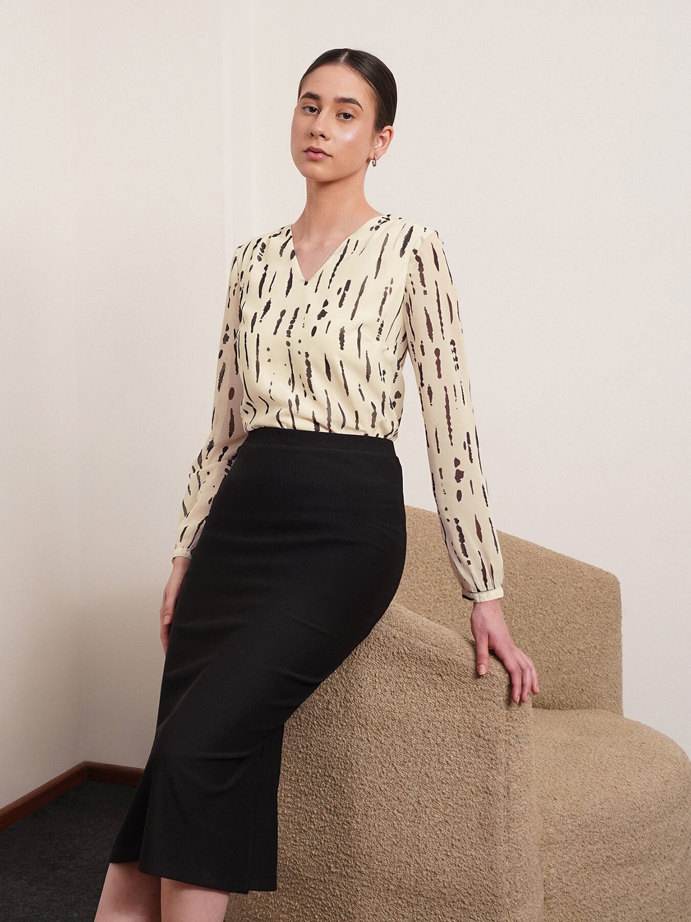 Abstract Print V Neck Top - Off White And Black