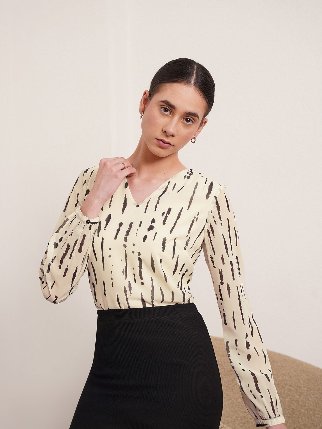 Abstract Print V Neck Top - Off White And Black