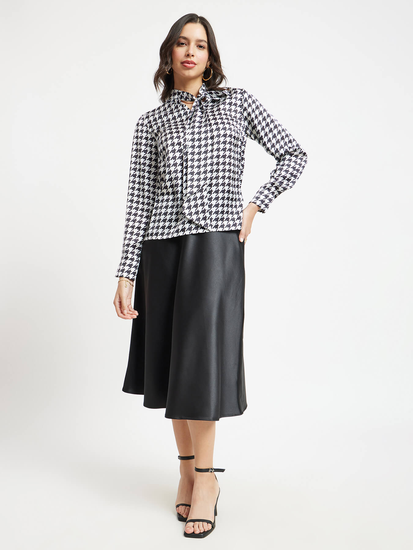 Houndstooth Print Tie-Up Top - White And Black