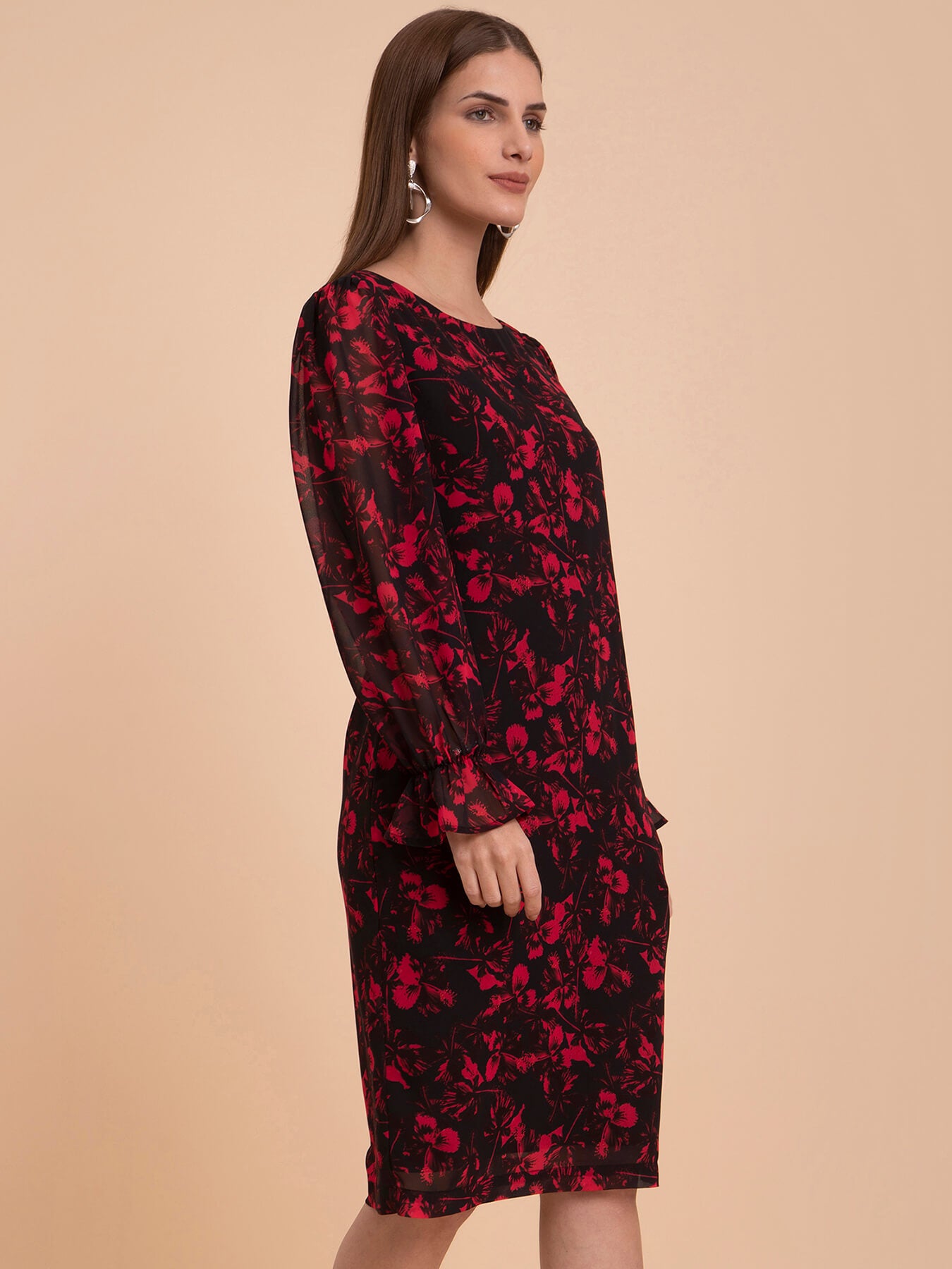 Georgette Boat Neck Shift Dress - Red And Black