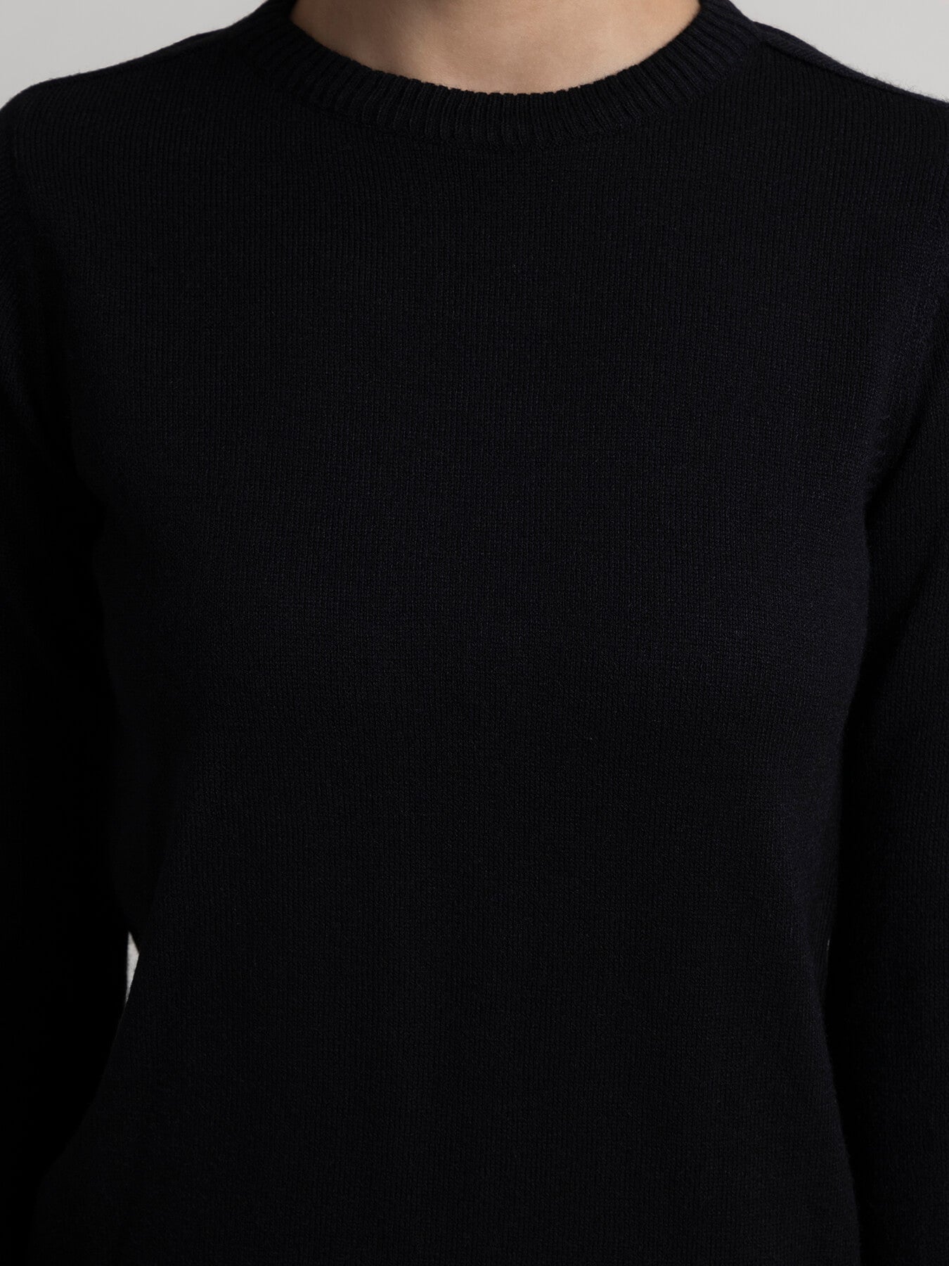 Essential Round Neck Knit - Black