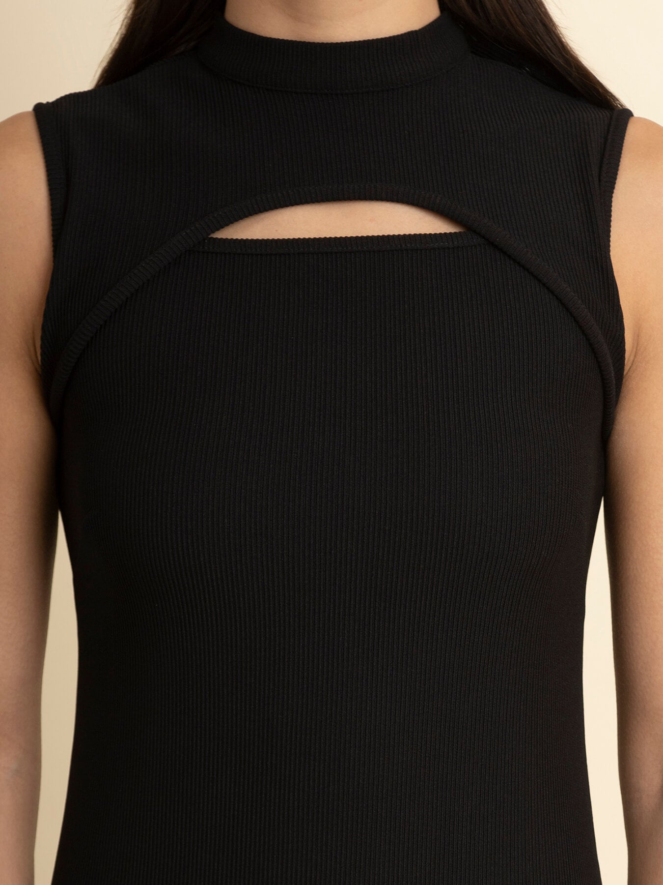 LivIn Cutout Detail Dress - Black