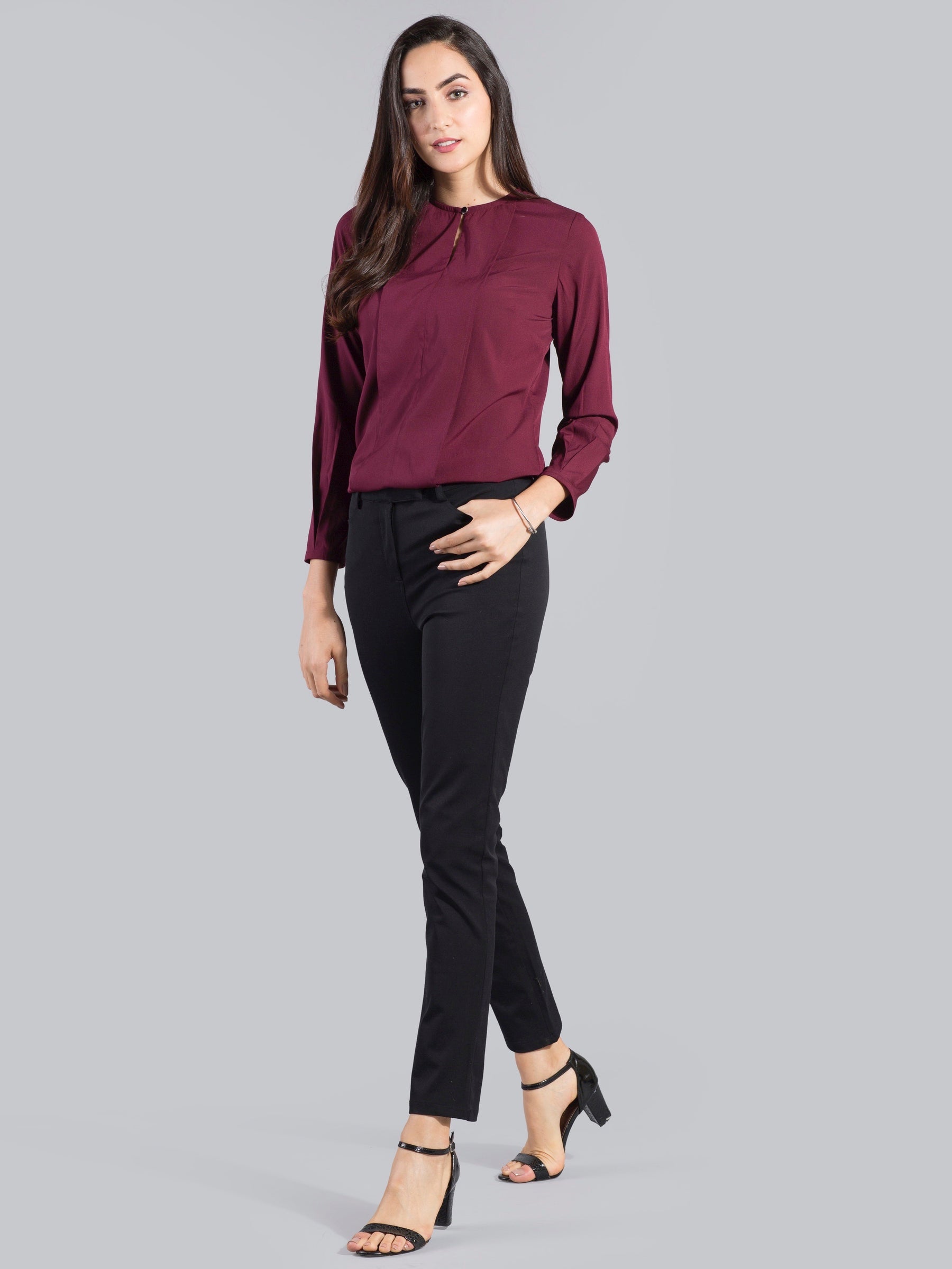 Broad Pleat Front Keyhole Top - Maroon